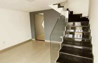 Imagem: A casa possui 3 Dormitórios, 3 Banheiros, 2 Vagas na garagem