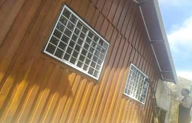 Imagem: A casa possui 3 Dormitórios, 2 Banheiros, 2 Vagas na garagem