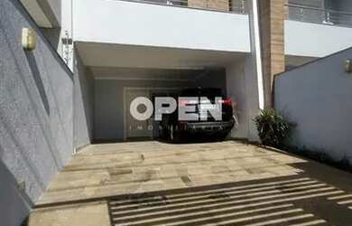 Imagem: A casa possui 3 Dormitórios, 3 Banheiros, 2 Vagas na garagem