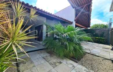 Imagem: A casa possui 3 Dormitórios, 5 Banheiros, 3 Vagas na garagem