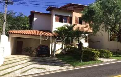 Imagem: A casa em condomínio possui 4 Dormitórios, 3 Banheiros, 4