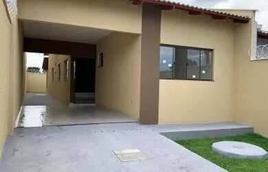 Imagem: A casa possui 2 Dormitórios, 1 Banheiro, 2 Vagas na garagem