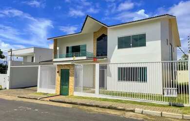 Imagem: A casa em condomínio possui 5 Dormitórios, 1 Banheiro, 5 Vagas