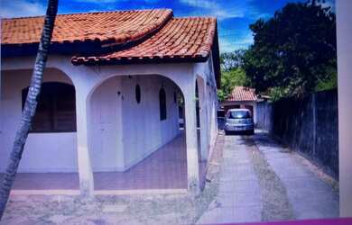 Imagem: A casa possui 2 Dormitórios, 2 Banheiros, 5 Vagas na garagem