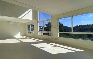 Imagem: A casa em condomínio possui 4 Dormitórios, 5 Banheiros, 4