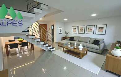 Imagem: A casa possui 3 Dormitórios, 2 Banheiros, 2 Vagas na garagem