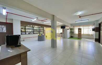 Imagem: O depósito possui 1 Vaga na garagem, 100m² de Área e está