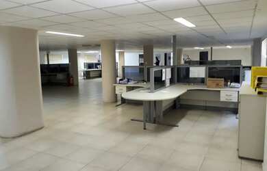 Imagem: O depósito possui 5 Vagas na garagem, 4.500m² de Área e