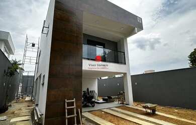 Imagem: A casa possui 4 Dormitórios, 4 Banheiros, 4 Vagas na garagem