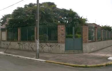 Imagem: A casa possui 2 Dormitórios, 2 Banheiros, 5 Vagas na garagem