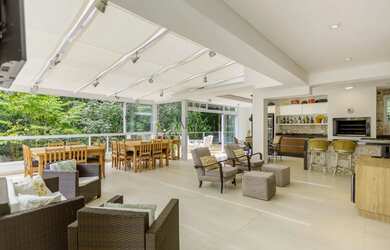 Imagem: A casa em condomínio possui 5 Dormitórios, 5 Banheiros, 5