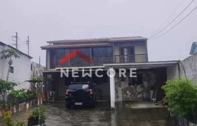 Imagem: A casa possui 4 Dormitórios, 2 Banheiros, 2 Vagas na garagem