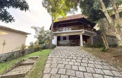 Imagem: A casa em condomínio possui 5 Dormitórios, 4 Banheiros, 5