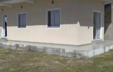 Imagem: A casa possui 2 Dormitórios, 1 Banheiro, 4 Vagas na garagem