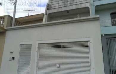 Imagem: A casa possui 3 Dormitórios, 2 Banheiros, 4 Vagas na garagem