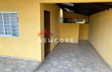 Imagem: A casa possui 2 Dormitórios, 1 Banheiro, 2 Vagas na garagem