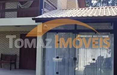 Imagem: A casa possui 3 Dormitórios, 3 Banheiros, 4 Vagas na garagem