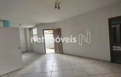 Imagem: A casa possui 3 Dormitórios, 2 Banheiros, 3 Vagas na garagem