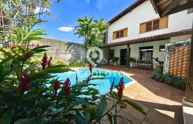 Imagem: A casa possui 3 Dormitórios, 3 Banheiros, 2 Vagas na garagem