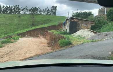 Imagem: O terreno possui 250m² de Área e está localizado em Macedo