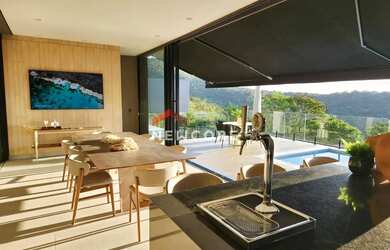 Imagem: A casa em condomínio possui 4 Dormitórios, 5 Banheiros, 5