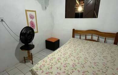 Imagem: A casa possui 2 Dormitórios, Acomodam 15 pessoas, 2 Vagas na