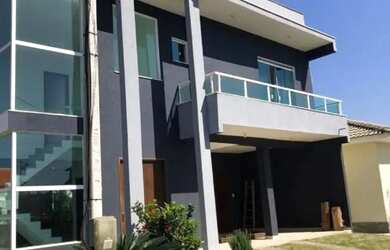 Imagem: A casa em condomínio possui 4 Dormitórios, 2 Banheiros, 2