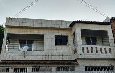 Imagem: A casa possui 3 Dormitórios, 2 Banheiros, 1 Vaga na garagem