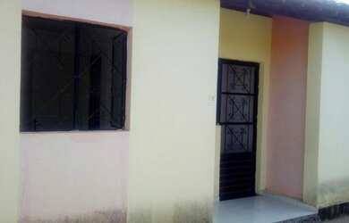 Imagem: A casa possui 2 Dormitórios, 1 Banheiro, 1 Vaga na garagem