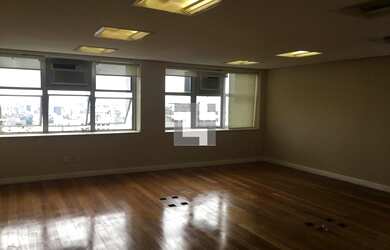 Imagem: O depósito possui 1 Vaga na garagem, 85m² de Área e está