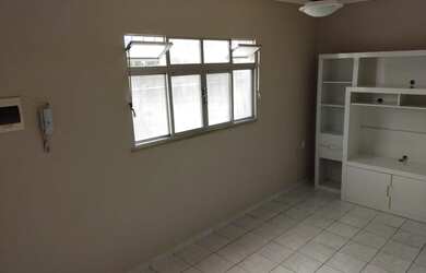 Imagem: O apartamento possui 1 Dormitório, 1 Banheiro, 1 Vaga na garagem