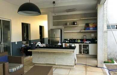 Imagem: A casa possui 3 Dormitórios, 4 Banheiros, 4 Vagas na garagem