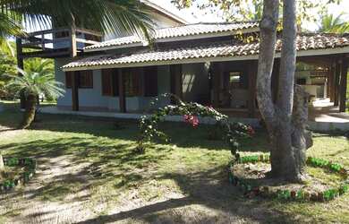 Imagem: A casa possui 5 Dormitórios, 1 Banheiro, 5 Vagas na garagem