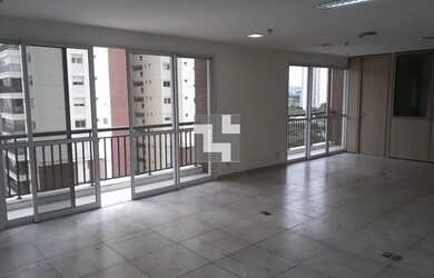 Imagem: O depósito possui 5 Vagas na garagem, 230m² de Área e está