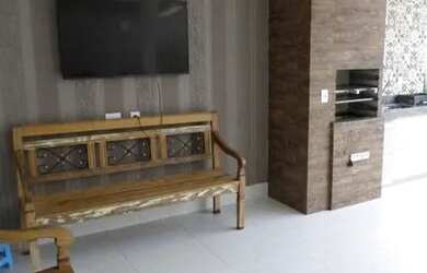 Imagem: A casa possui 4 Dormitórios, 3 Banheiros, 2 Vagas na garagem