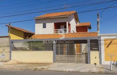 Imagem: A casa à venda possui 3 Dormitórios, 2 Banheiros, 4 Vagas