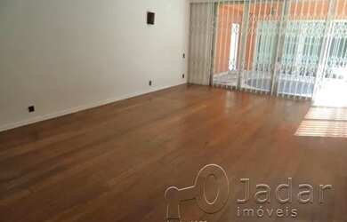 Imagem: O depósito possui 4 Vagas na garagem, 292m² de Área e está