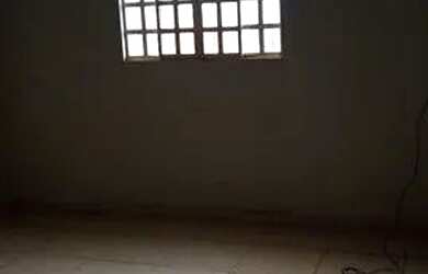 Imagem: A casa possui 2 Dormitórios, 2 Banheiros, 2 Vagas na garagem