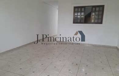 Imagem: A casa possui 3 Dormitórios, 3 Banheiros, 2 Vagas na garagem