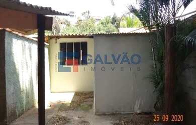 Imagem: A casa possui 2 Dormitórios, 1 Banheiro, 1 Vaga na garagem