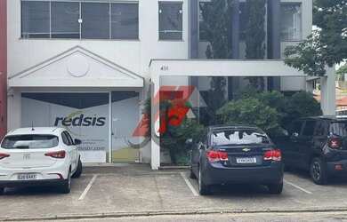 Imagem: O depósito possui 2 Vagas na garagem, 100m² de Área e está