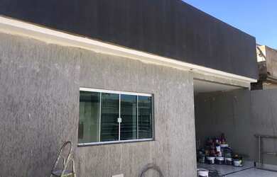 Imagem: A casa possui 3 Dormitórios, 2 Banheiros, 2 Vagas na garagem