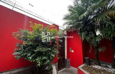 Imagem: A casa possui 3 Dormitórios, 2 Banheiros, 5 Vagas na garagem