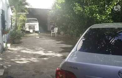 Imagem: A casa possui 3 Dormitórios, 1 Banheiro, 5 Vagas na garagem