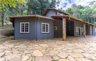 Imagem: A casa para alugar possui 4 Dormitórios, 4 Banheiros e 350m²