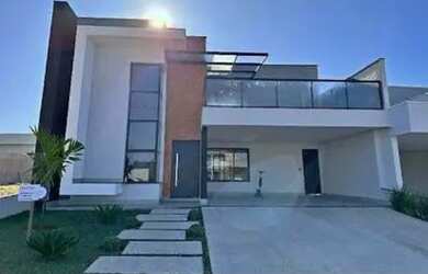 Imagem: A casa possui 3 Dormitórios, 4 Banheiros, 1 Vaga na garagem