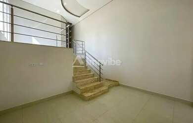 Imagem: A casa possui 3 Dormitórios, 3 Banheiros, 2 Vagas na garagem