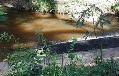 Imagem: O terreno possui 600m² de Área e está localizado em Loteamento