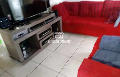 Imagem: A casa possui 3 Dormitórios, 1 Banheiro, 2 Vagas na garagem