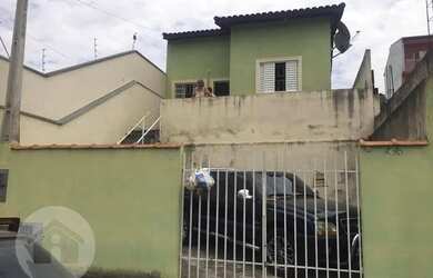 Imagem: A casa possui 2 Dormitórios, 1 Banheiro, 2 Vagas na garagem